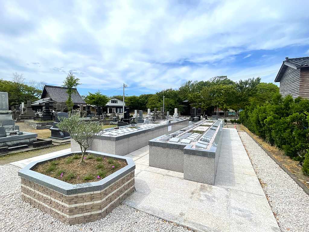 上越（大潟）樹木葬 こもれび